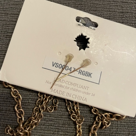 Vobi’s Necklace and Earring Set - Picture 4 of 6